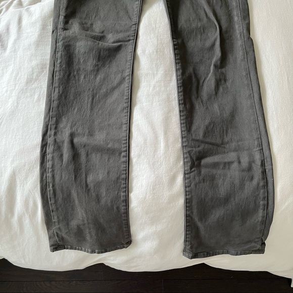 J Brand Kane Slim Jeans in a Size 30 - Picture 11 of 11